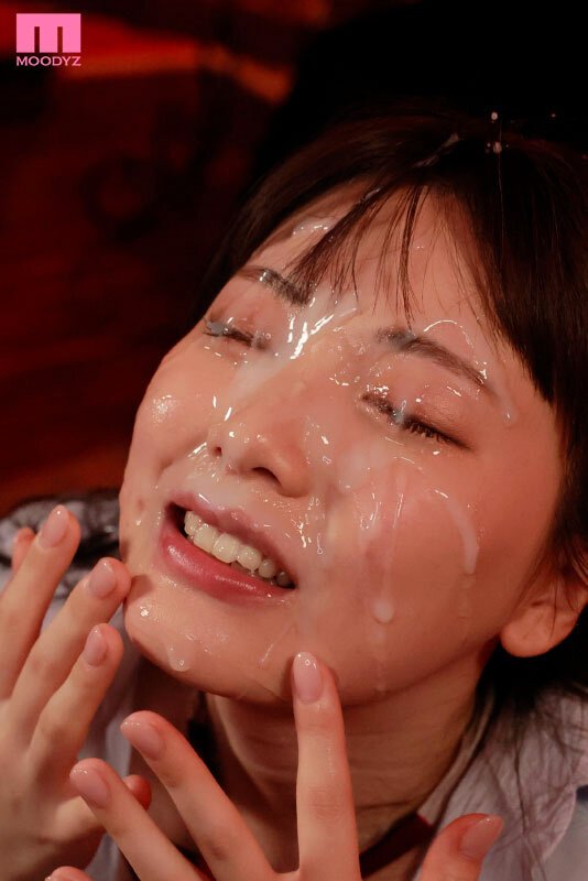 石川澪制服姿でぶっかけ
